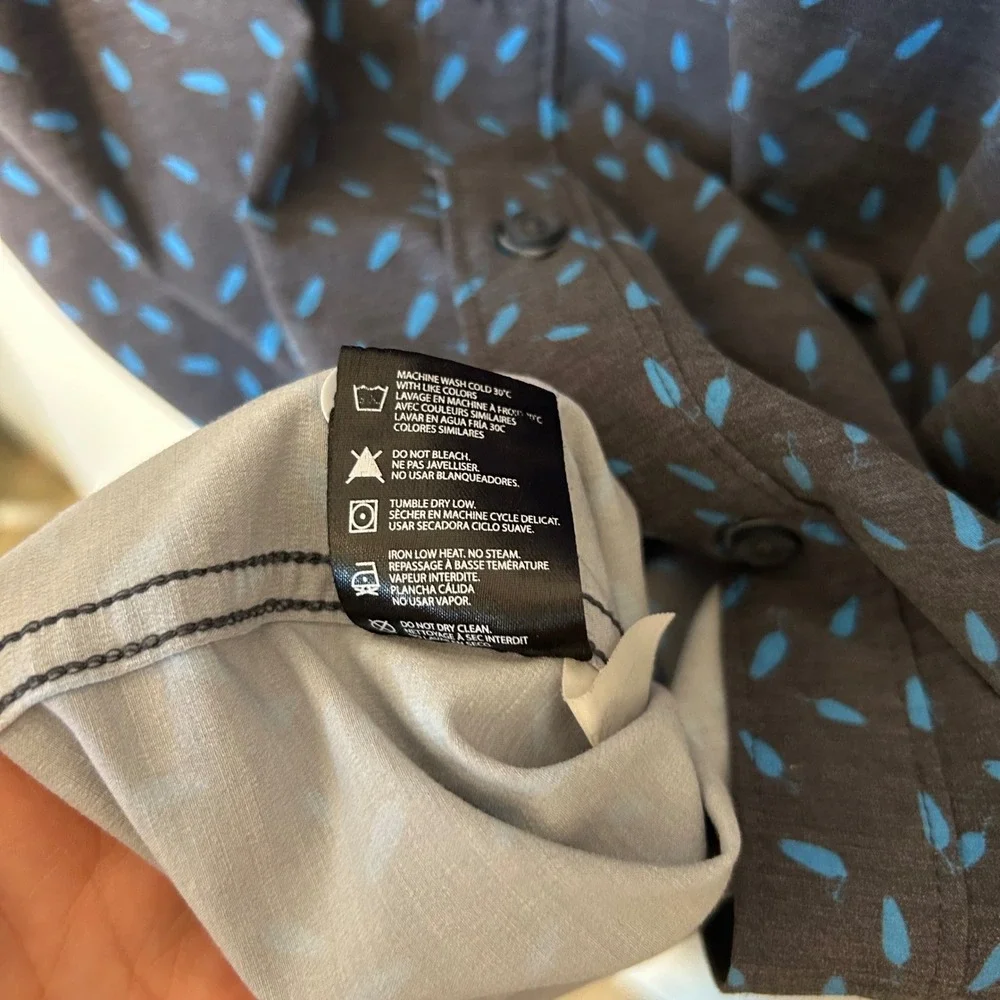 Huk Fishing Gray Men's XL Blue Lure‎ print Short Sleeve Button up Shirt Outdoors